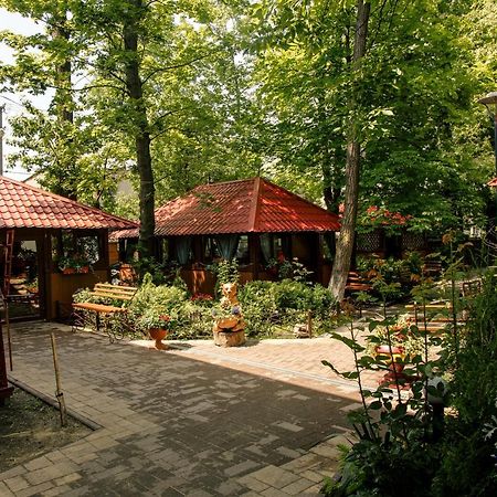 Near The Lake Lviv Exterior photo