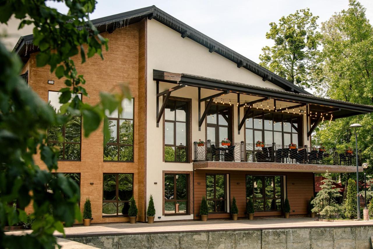 Near The Lake Lviv Exterior photo