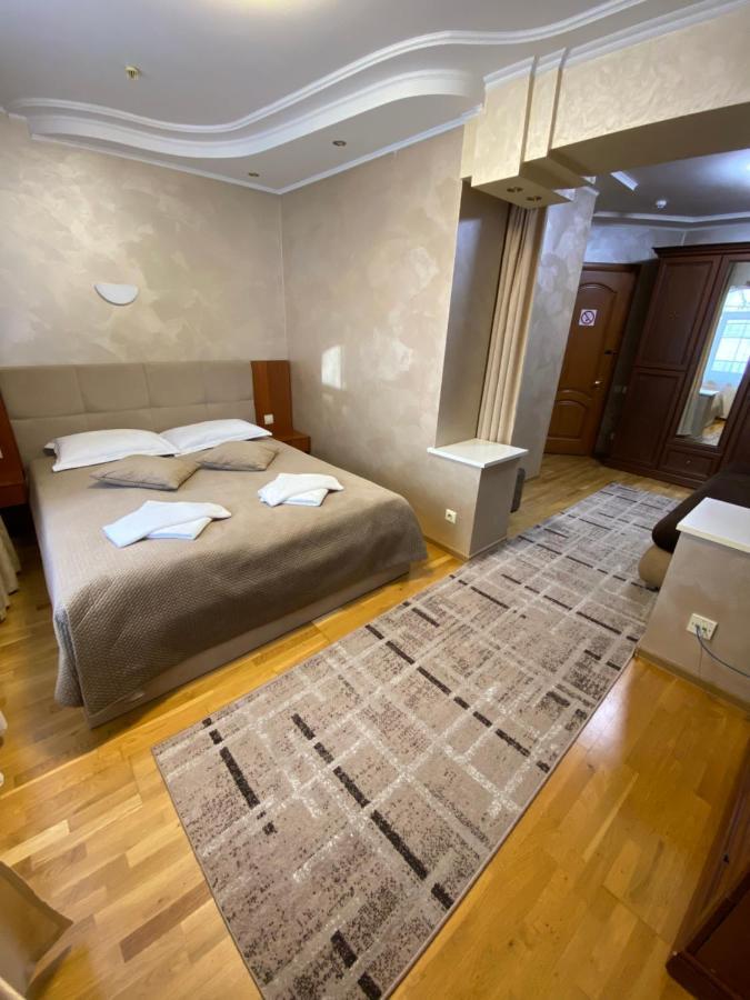 Near The Lake Lviv Exterior photo